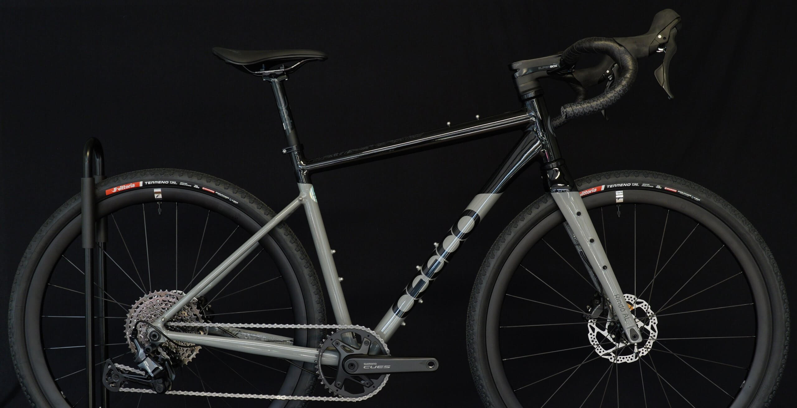 Cadre vélo aluminium sur mesure HypeBike aux tubes hydroformés surdimensionnés