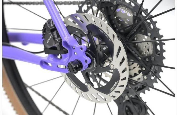 Partie arrière d’un cadre Genesis Croix de Fer en acier avec fixation de frein à disque